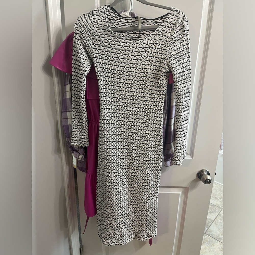 Long sleeve white and black pencil midi dress